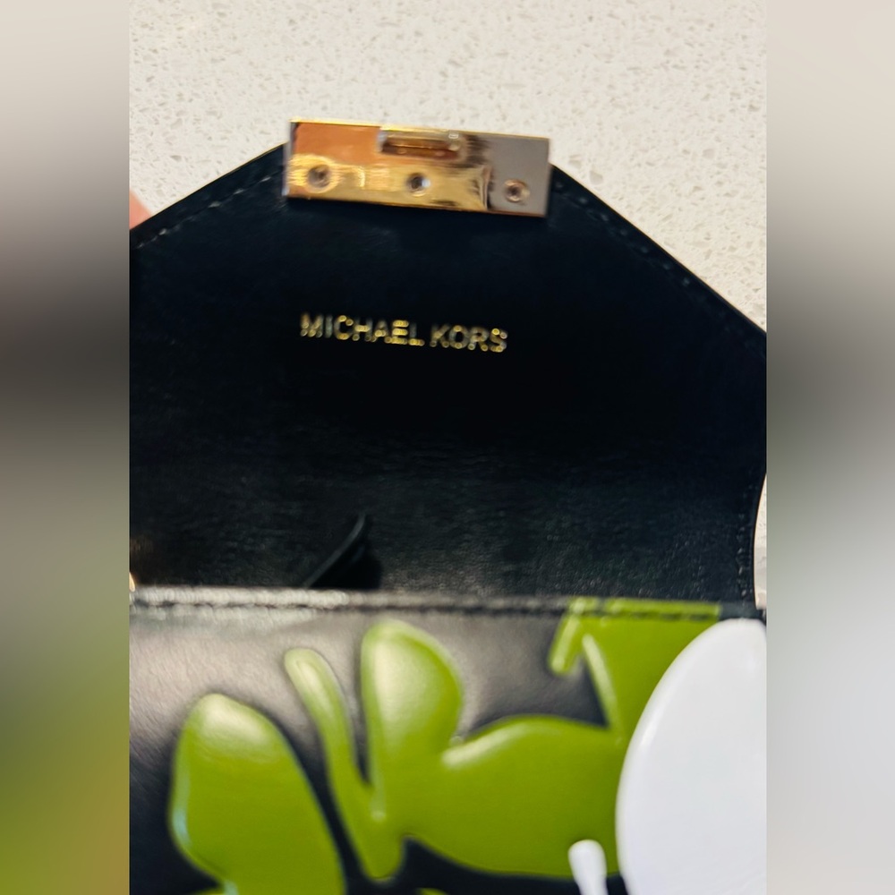 Michael Kors chain wallet - Picture 4 of 7